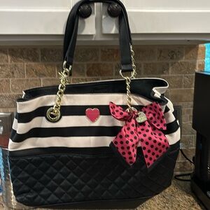 Betsy Johnson purse:tote bag